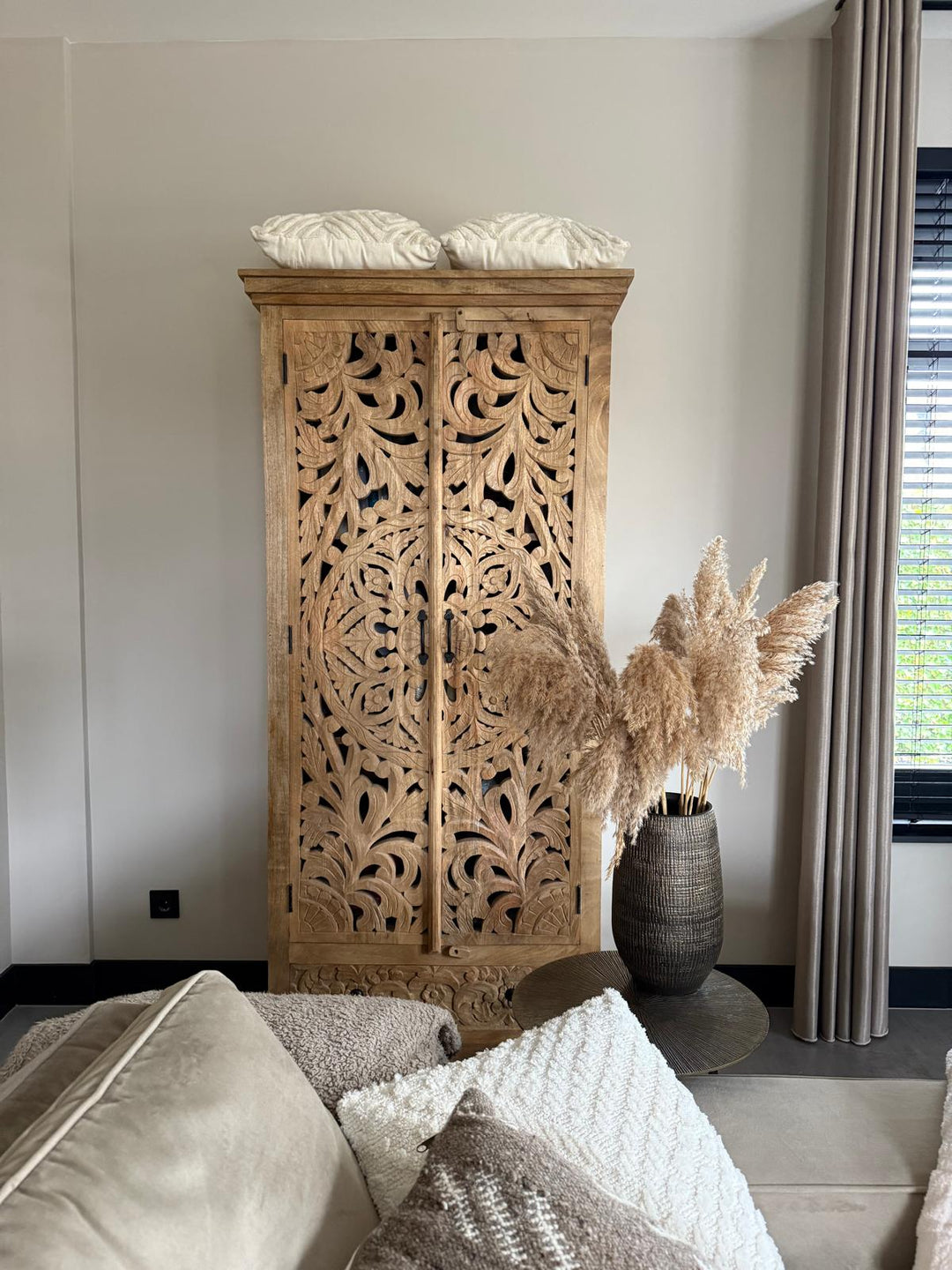 Hoge kast gaatjes 80x190x37cm