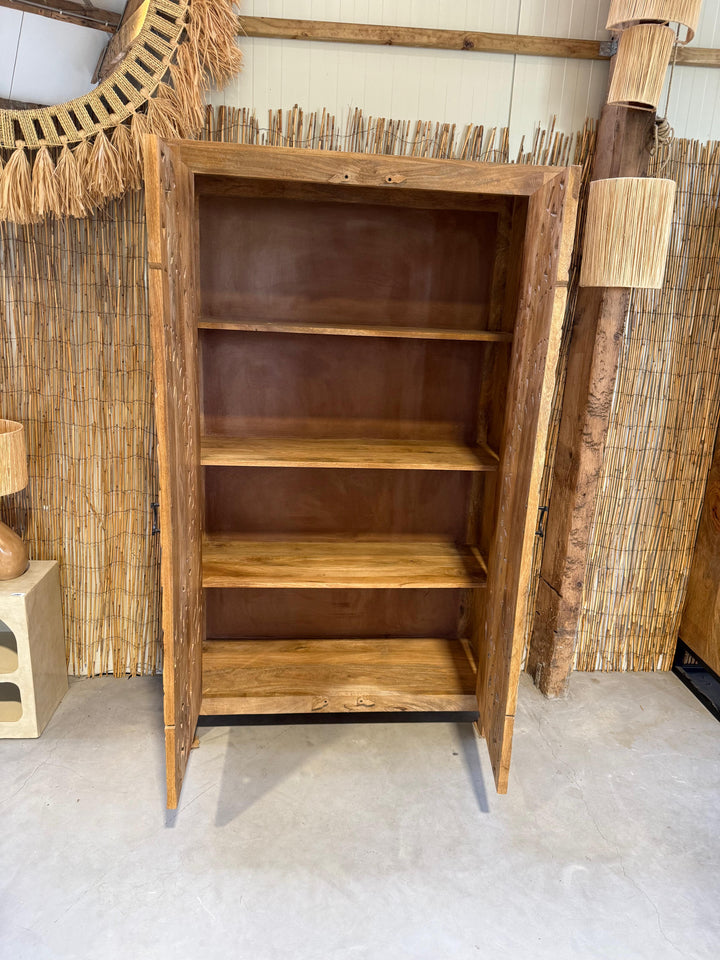 Hoge kast gaatjes 180x110x42 cm