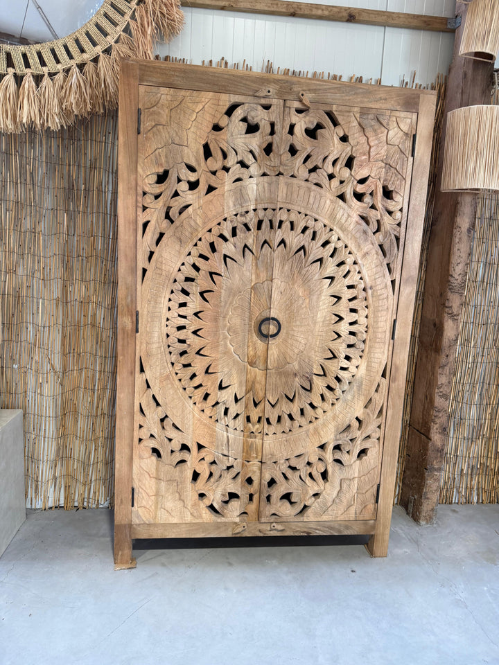 Hoge kast gaatjes 180x110x42 cm