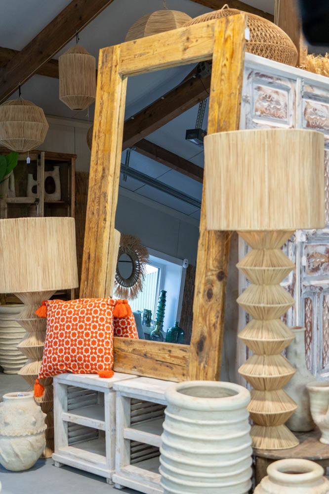 Grove Houten Spiegel met Brede Lijst in Stoere Bohemian Ibiza Stijl