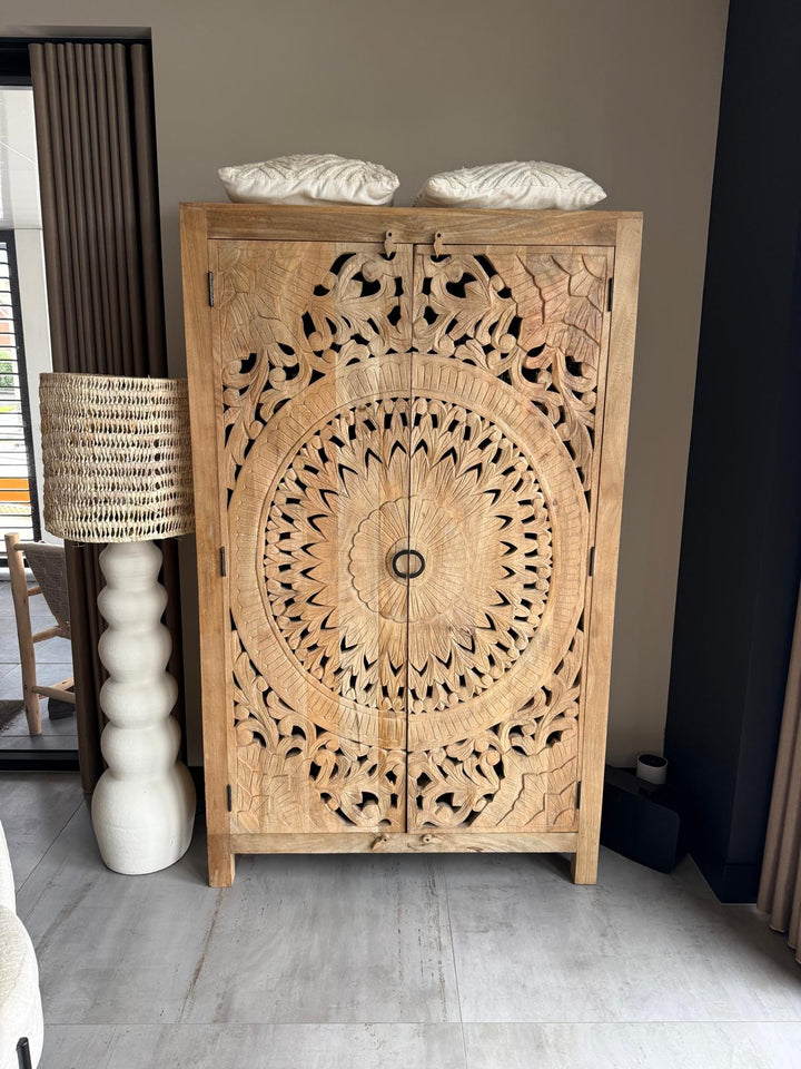 Hoge kast gaatjes 180x110x42 cm